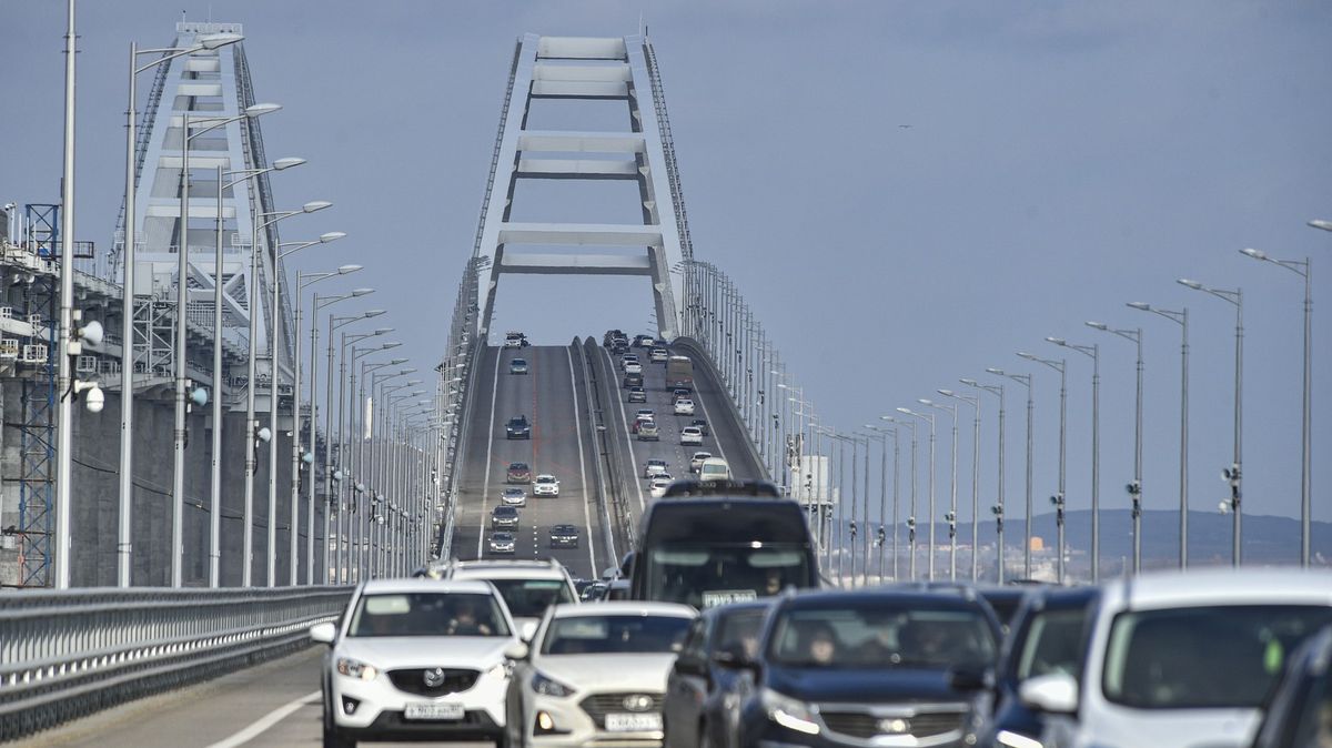 Britové popsali, jak by mohli Ukrajinci provést smrtící úder na Kerčský most